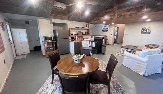 Quiet “home away from home” on Lake Norfork. “804 HUT”- the reel escape!