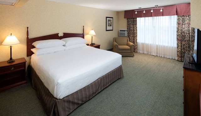Quiet Two Room Suite w/Eco-Friendly Amenities Close to Old Town Eureka