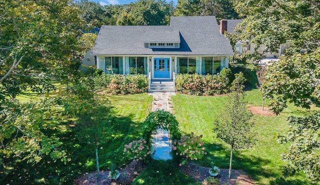 Relaxing Cape Cod Stay in a Charming Osterville Setting RPAM121