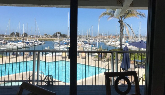 Relaxing, luxurious condo overlooking Channel Islands Harbor