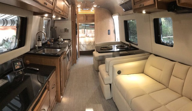 RIVERFRONT Lush&Lux AIRSTREAM Cabin Stunning Views in Three Rivers