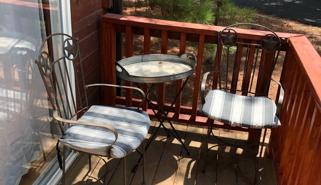 Rocky Ridge Rustic Retreat - 1 Bed/1 Loft/Bunk Beds in Mount Vernon