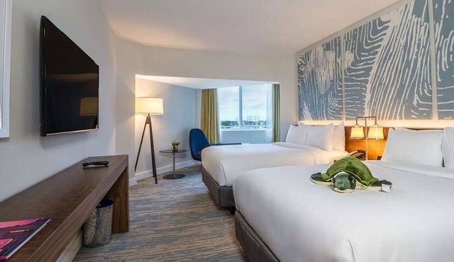 Romantic Beach Stay | Outdoor Pool | Near Fort Lauderdale Beach Park | Parking