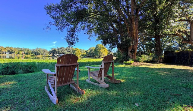Romantic Lakefront Getaway with Balcony near Downtown Orlando