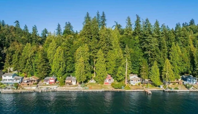 Rustic 1935 Walk-in Waterfront Cabin on Colvos Passage