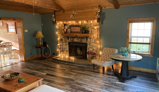 RUSTIC EXECUTIVE RENTAL. Clean, inviting atmosphere. Close to I-95 & Beach.