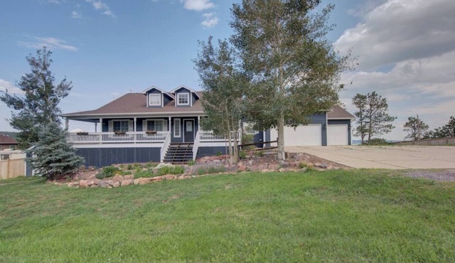 Sleeps 25 Raspberry Mountain Farmhouse