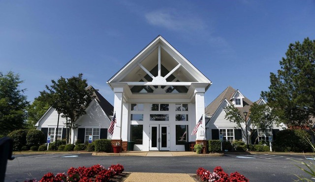 Sleeps 6 - Large 2BR Townhome, Indoor/Outdoor Pool, Golf, Close To Theme Parks!