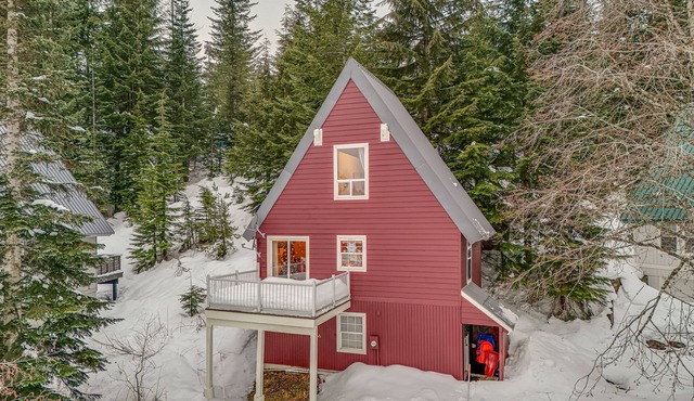 Snoqualmie Pass Cabin w/Deck: Walk to Ski Lift