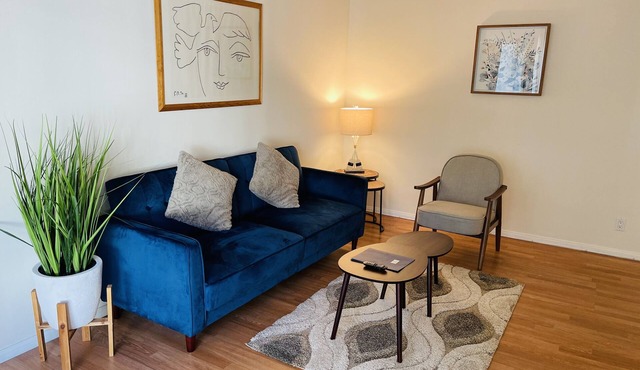 Spacious 2bd/2ba w/work space in West LA-close to SMC,UCLA Santa Monica Beach