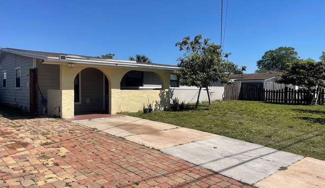 Spacious 5-bedroom house in amazing Jacksonville with AC, WiFi