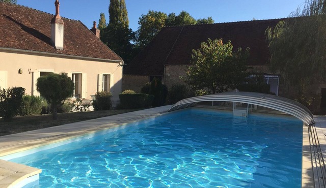 Spacious cottage in the countryside in the heart of the Nièvre- private pool-4-14 people in corvol d'embernard