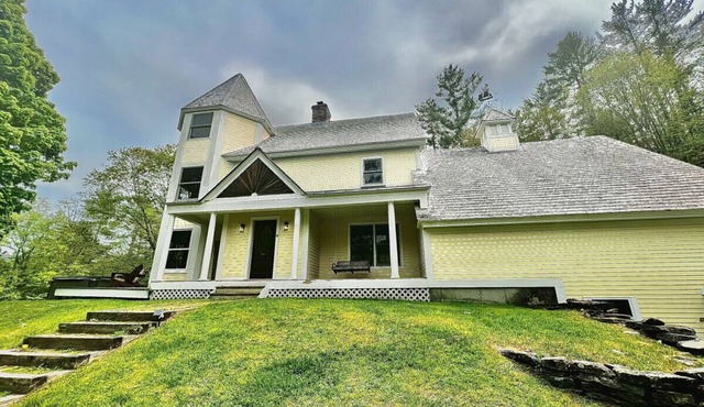 Spacious home Featuring a hot tub, fire pit, fireplace and more!