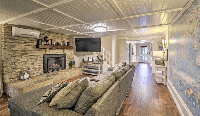Spacious Home w/Yard, 20 Miles to Olympic NP