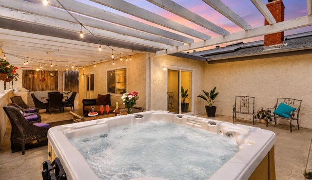 Spacious Home with Jacuzzi BBQ & Foosball