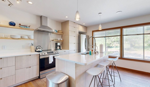 Spacious House with Modern Comforts and Nature's Playground Await