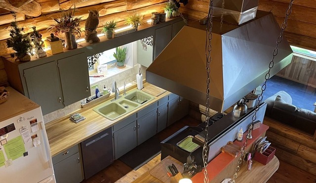 Spacious, Rustic, Beautiful Lodge-15 Acres 600+ Ft of Shoreline-Enjoy all year