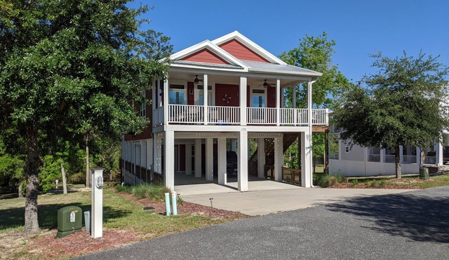 Steinhatchee riverfront. Fishing, scalloping and relaxation yours for the asking