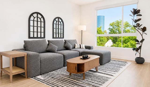 Stunning Haven with Pool Gym Parking Close to Disneyland