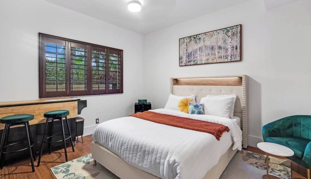Stylish Suite in Pembroke Pines Comfort, Lake View