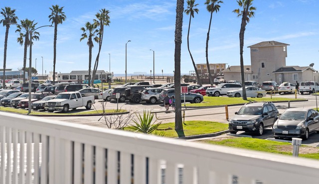 Sunset Studio, Ocean Views 400 Ft. from the Sand!