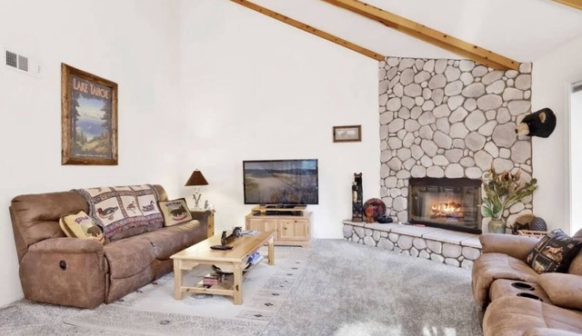 The Bear Meadows Townhome! Walk to Bear Mountain!