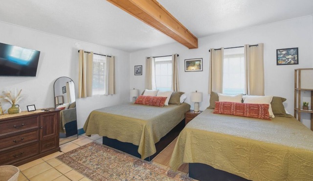 The Lakeview Kitchenette - 2 Queen Beds