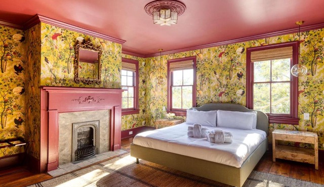 The Nicholas George's King Suite- Walk to King