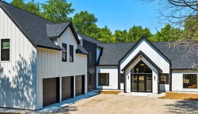 The Point | Modern Retreat for Groups · Firepit