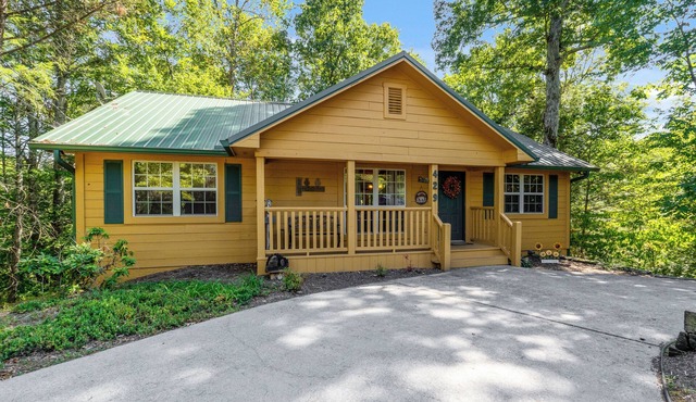 This cute home is one level with just a couple of steps, perfect for Elderly
