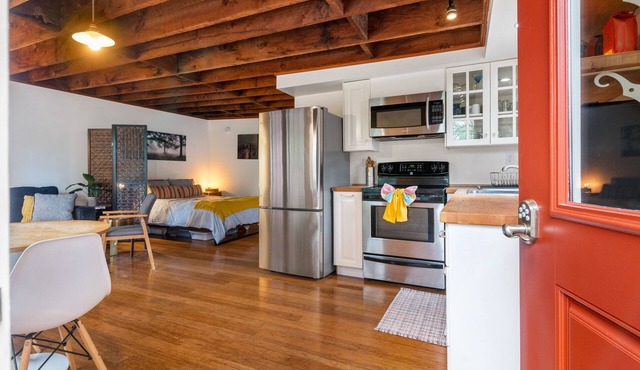 Tiny House in Alameda/Alberta Arts ~ Dog Friendly