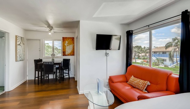 *Tropical Getaway in Singer Island * Sunny Studio*