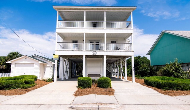 Two Story Second Row Home w/Ocean Views; Cable TV/WiFi; Elevator For a Fee