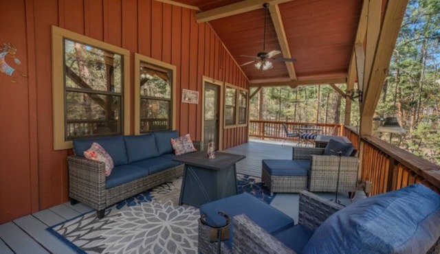 Upper Canyon Cabin, 2 King Beds, Fenced Yard, Wildlife, Dog-friendly!