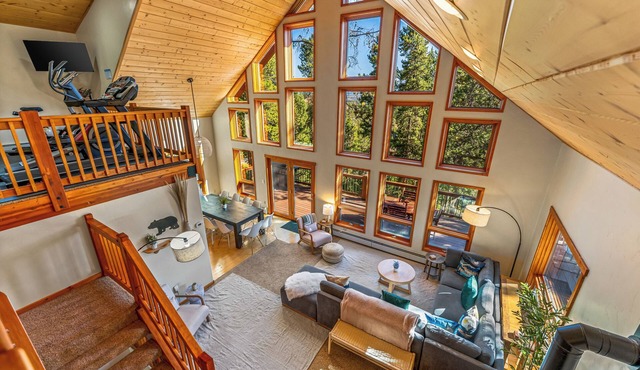 Views! 4k SqFt! Hot tub! Gym! 4 King Suites+BunkRm
