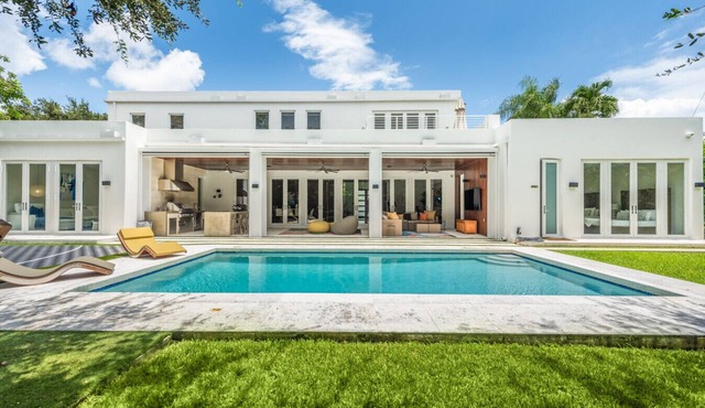Villa Amani-Modern 7BR Villa w/Basketball Court & Gym