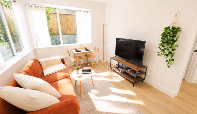 Walk Score 98! New Modern Entire Unit in Heart of Fremont & Free Street Parking
