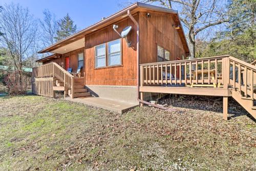 Walk to White River: Home w/Deck in Flippin!