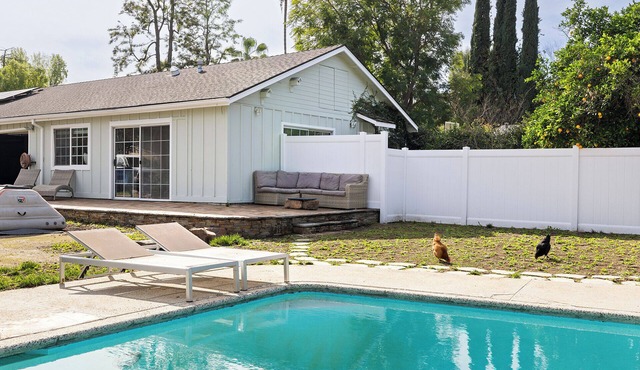 Walnut Acres Ranch 1BR Guesthouse in Woodland Hills w/Pool & Patio