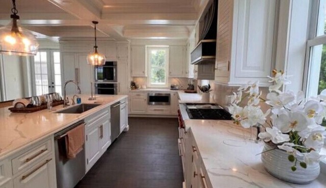 Waterfront Compound - 65' Dock - perfect for Large Families or Corporate Events