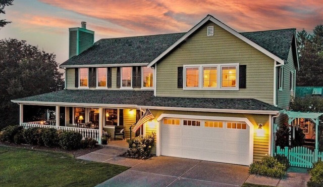 Windrush House · Summer Sale! Hot Tub. Grill. Views.