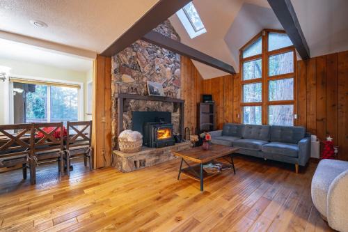 Winter Falls Cabin-Stunning Views