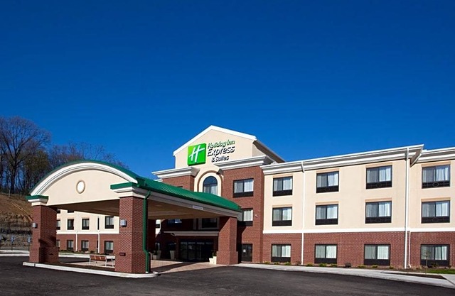 2-Star Hotel ∙ Holiday Inn Express Hotel & Suites Zanesville North, an IHG Hotel
