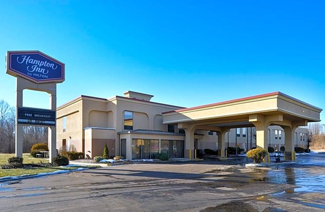 2-Star Hotel ∙ Hampton Inn Columbus-East