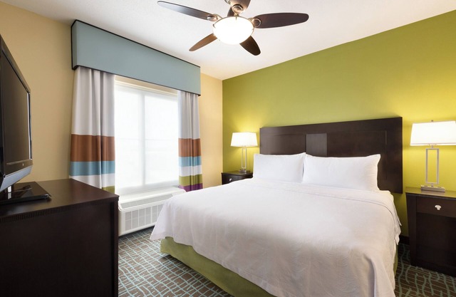 Comfortable Unit for Business Travel | Kitchen, Shuttle, and Free Breakfast
