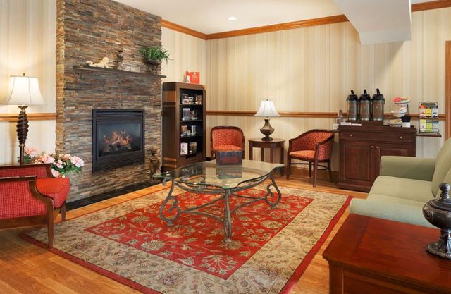 Country Inn & Suites by Radisson Macedonia OH