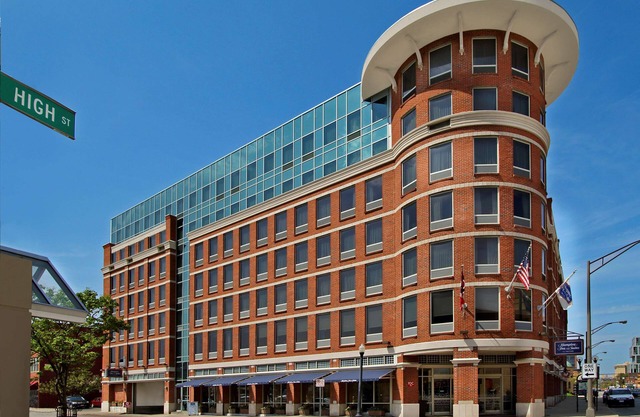 Hampton Inn & Suites Columbus-Downtown