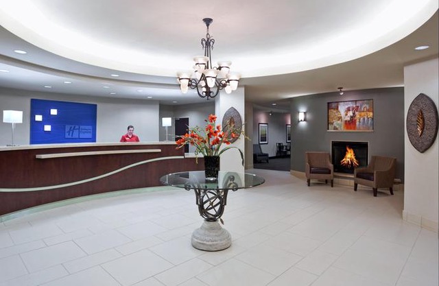 Holiday Inn Express Hotel & Suites Zanesville North