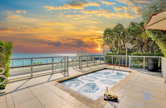 Rooftop Pool, Broad-walk & Near Beach