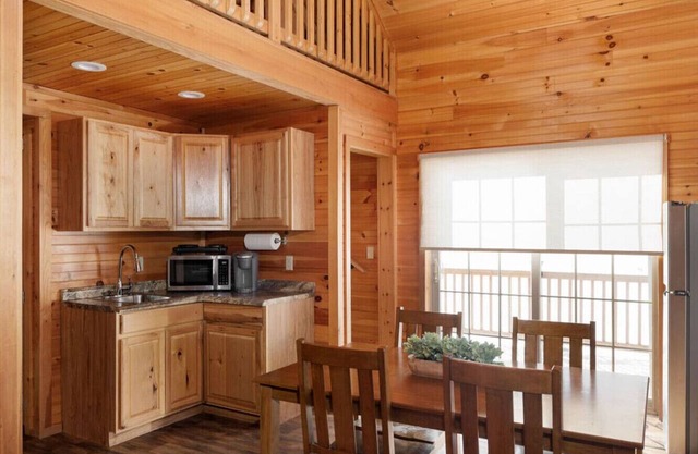 Two Bedroom Log Cabin Lake View White Mountains